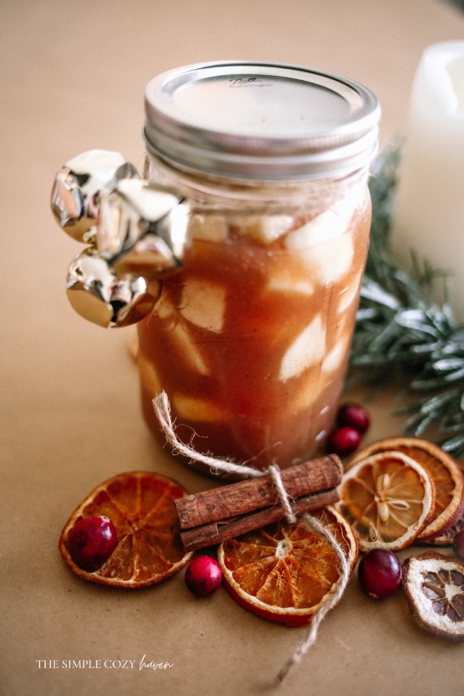 8 Handmade Christmas Gifts Everyone will Love | Christmas Gift Number 2: Apple Pie Filling