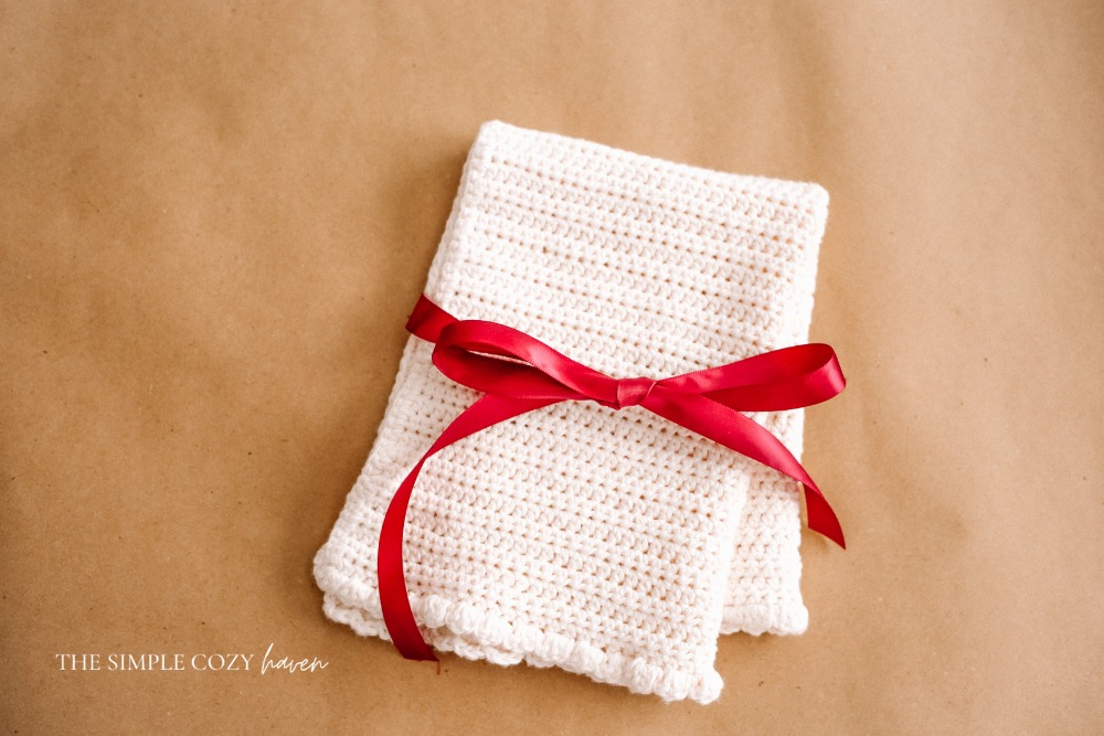 8 Handmade Christmas Gifts Everyone will Love | Christmas Gift Number 3: Crochet Dishtowel