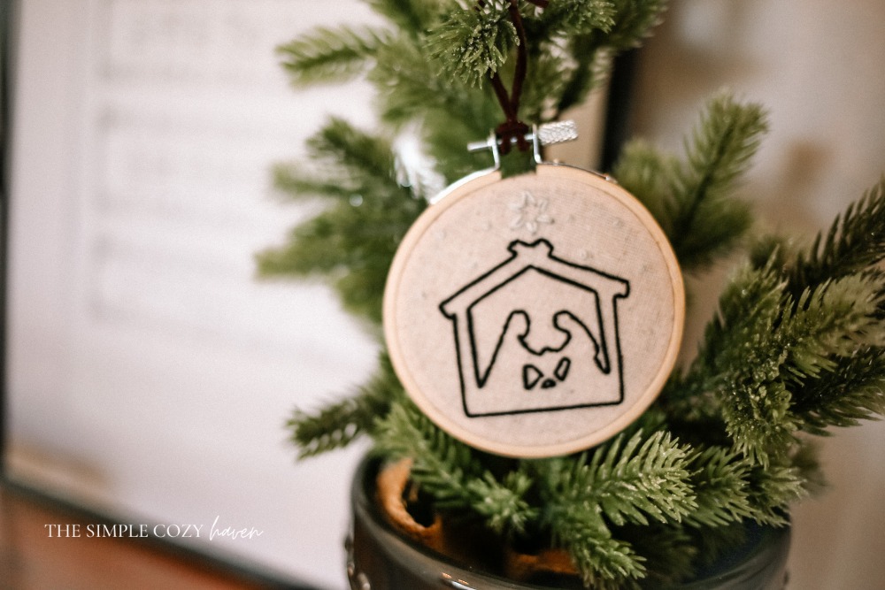 8 Handmade Christmas Gifts Everyone will Love | Christmas Gift Number 5: Handmade Ornament
