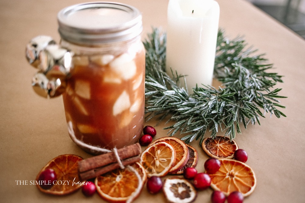 8 Handmade Christmas Gifts Everyone will Love | Christmas Gift Number 2: Apple Pie Filling