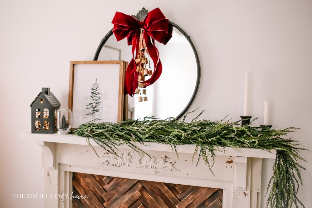 How to Decorate your Master Bedroom for Christmas