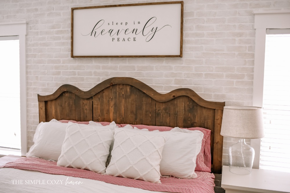 How to Decorate your Master Bedroom for Christmas