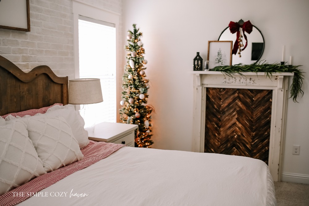 How to Decorate your Master Bedroom for Christmas
