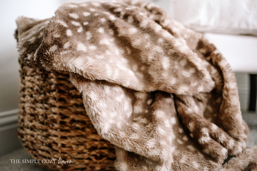 How to Decorate your Master Bedroom for Christmas